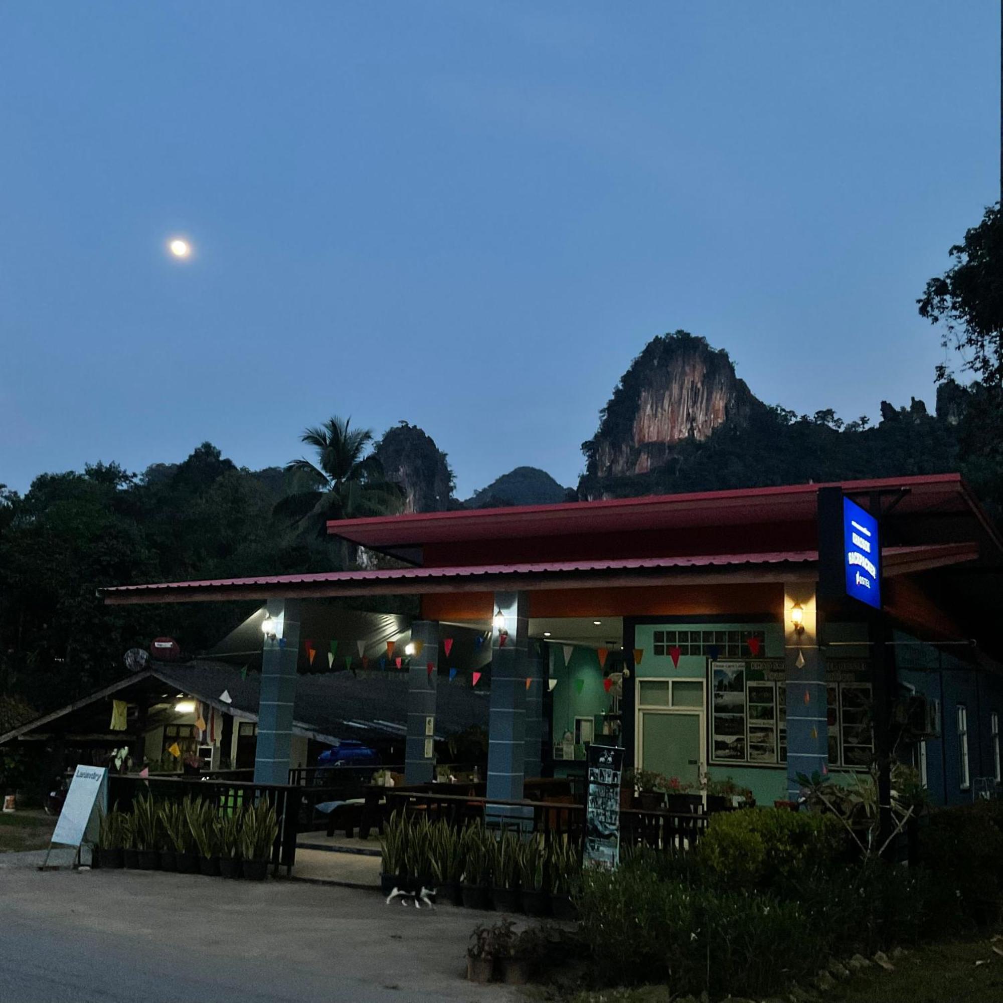 Khao Sok Backpacker Hostel Khao Sok National Park Extérieur photo